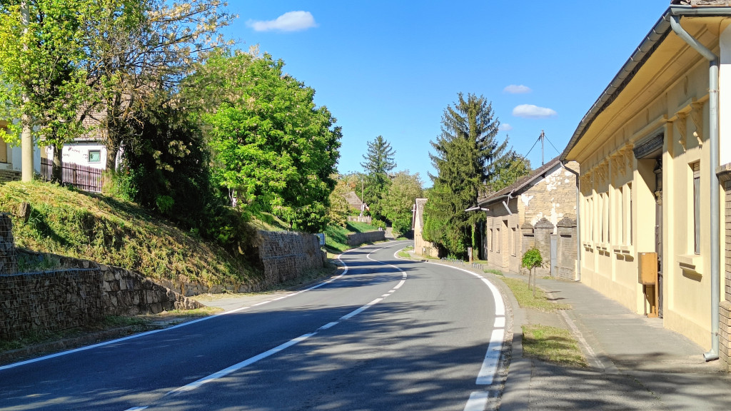 Cesta kroz selo Suza Motorom po Baranji - cesta kroz selo Suza