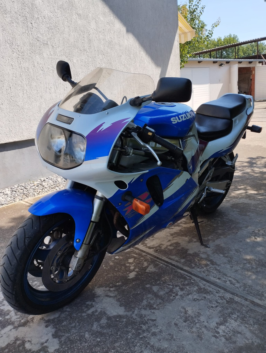 Suzuki GSXR750 W
