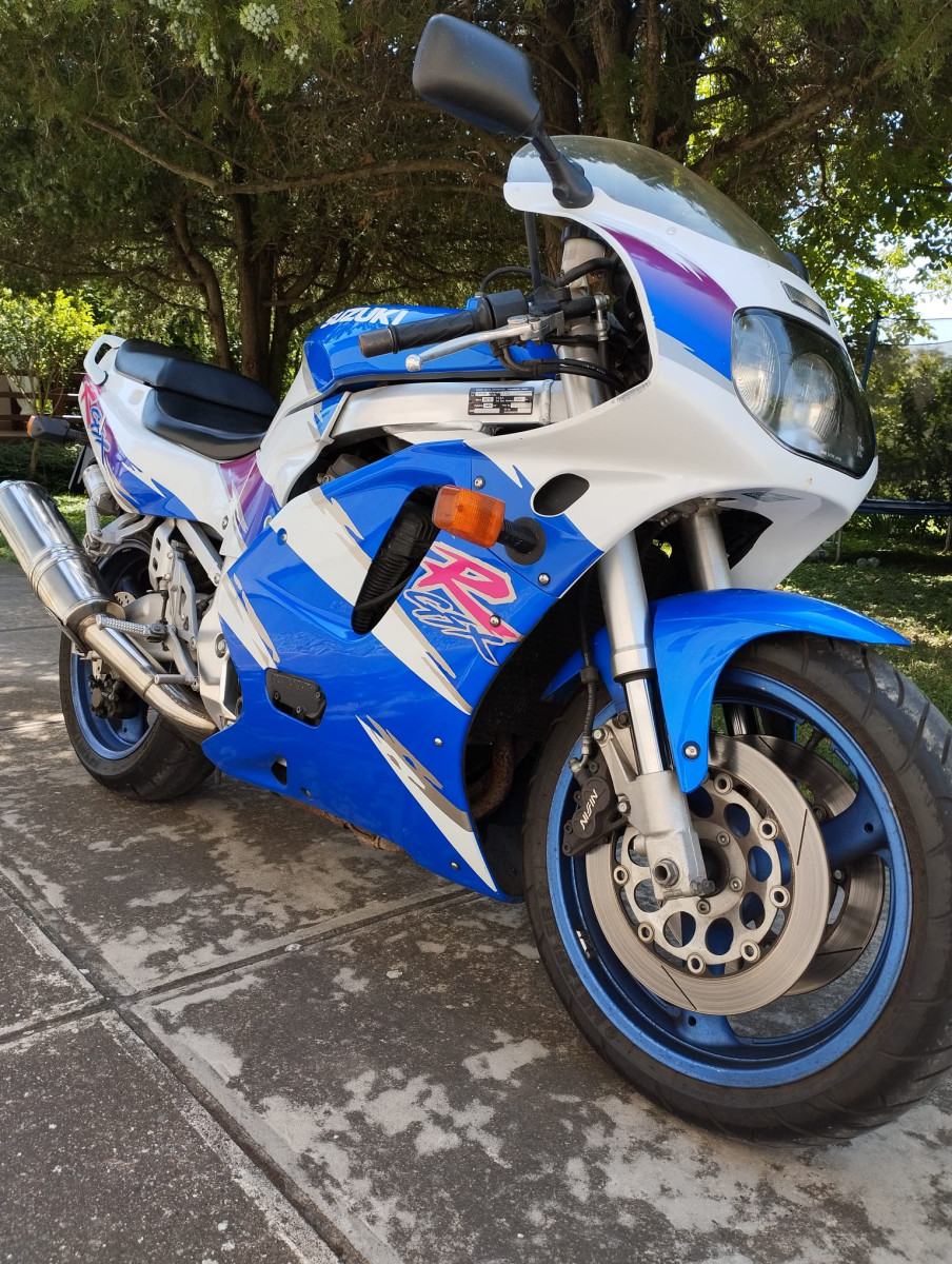 Suzuki GSXR750 W