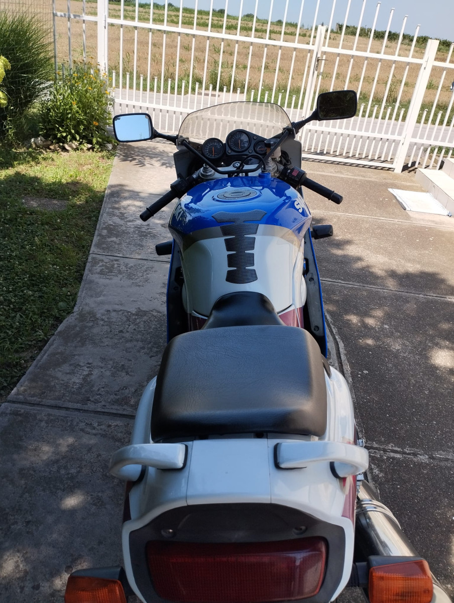 Suzuki GSXR750 W