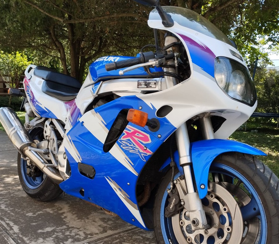 Suzuki GSXR750 W