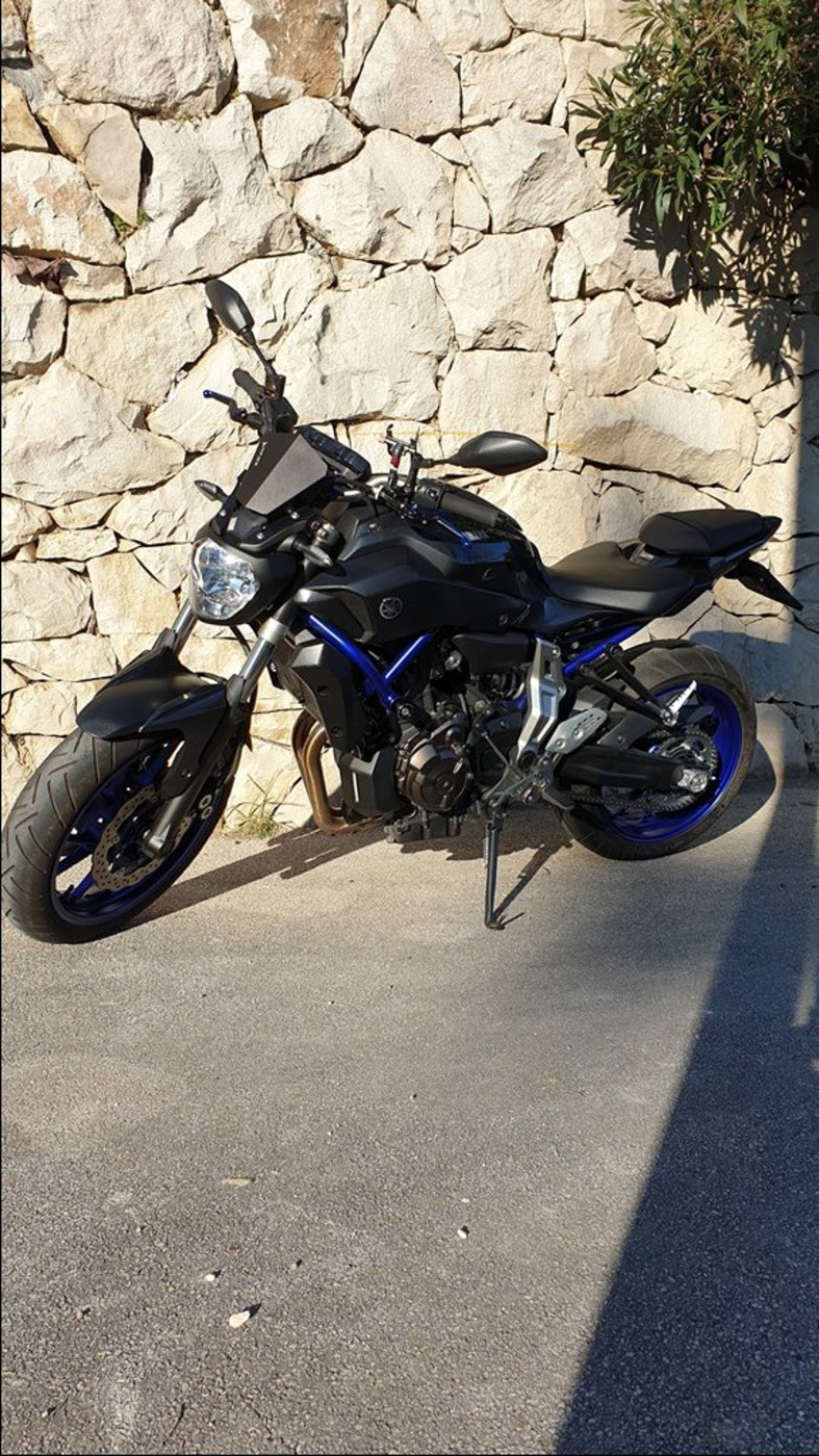 Yamaha MT07, full SC Project, nove gume, veliki servis, reg do 7/2026