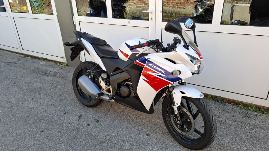 Honda CBR 125 R, 24254km, servisirana, 2014 god.