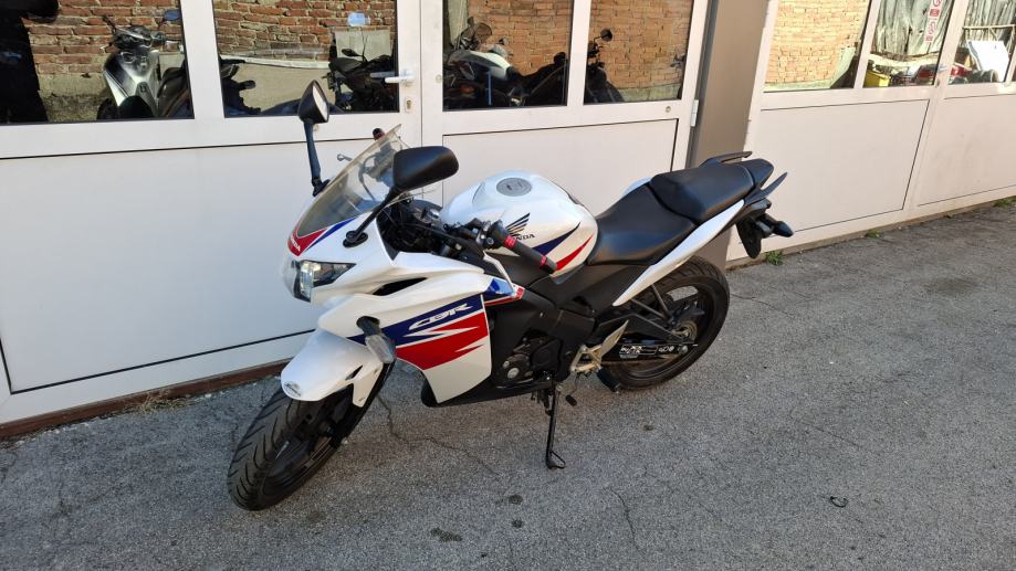 Honda CBR 125 R, 24254km, servisirana, 2014 god.