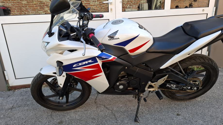 Honda CBR 125 R, 24254km, servisirana, 2014 god.