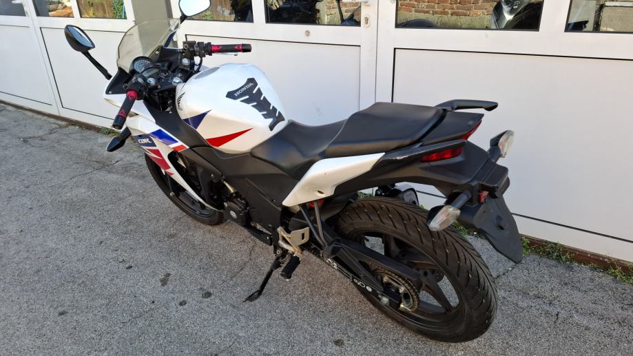 Honda CBR 125 R, 24254km, servisirana, 2014 god.
