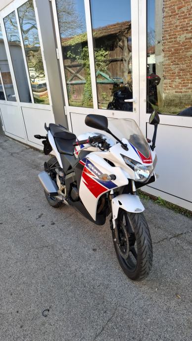 Honda CBR 125 R, 24254km, servisirana, 2014 god.