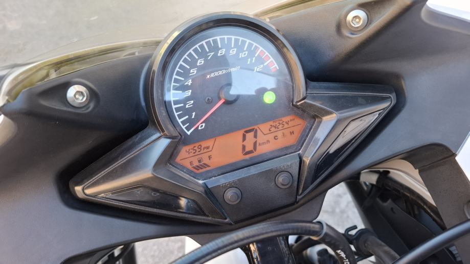 Honda CBR 125 R, 24254km, servisirana, 2014 god.