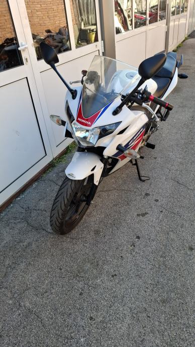 Honda CBR 125 R, 24254km, servisirana, 2014 god.