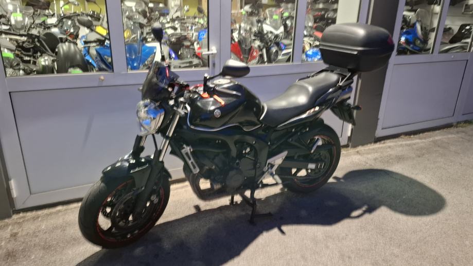 Yamaha FZ6 Naked, puno opreme, redovito servisiran, 2010 god.