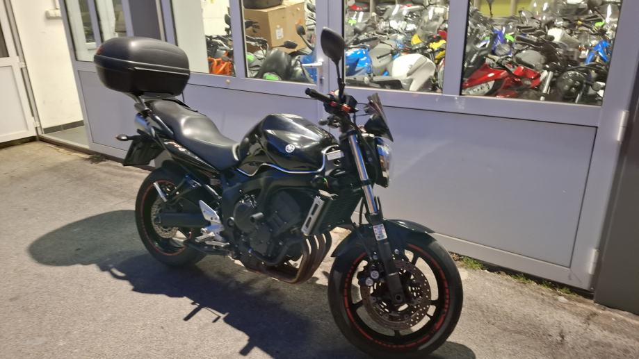 Yamaha FZ6 Naked, puno opreme, redovito servisiran, 2010 god.