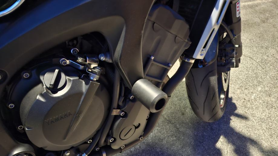 Yamaha FZ6 Naked, puno opreme, redovito servisiran, 2010 god.