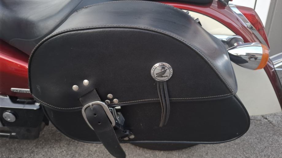 Honda Shadow 750, 23.799 km, kao nova, garancija, 2008 god.
