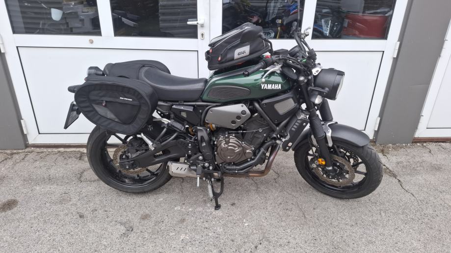 Yamaha XSR 700, puno opreme, 38.392 km, garancija, 2016 god.