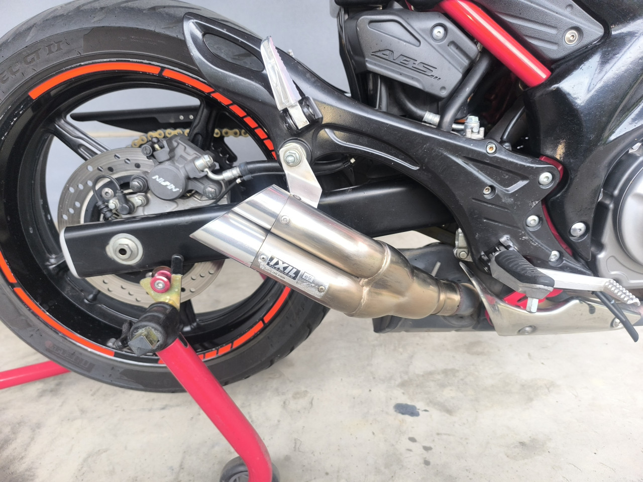 Suzuki SFV 650 A “Gladius”