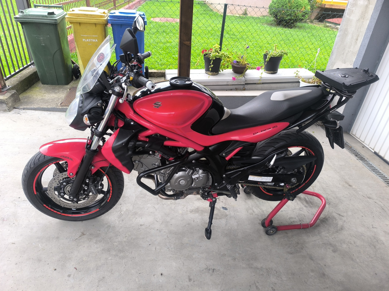 Suzuki SFV 650 A “Gladius”