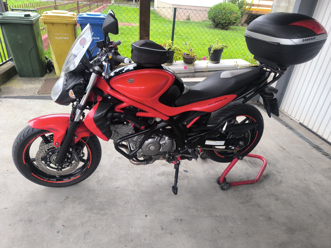 Suzuki SFV 650 A “Gladius”