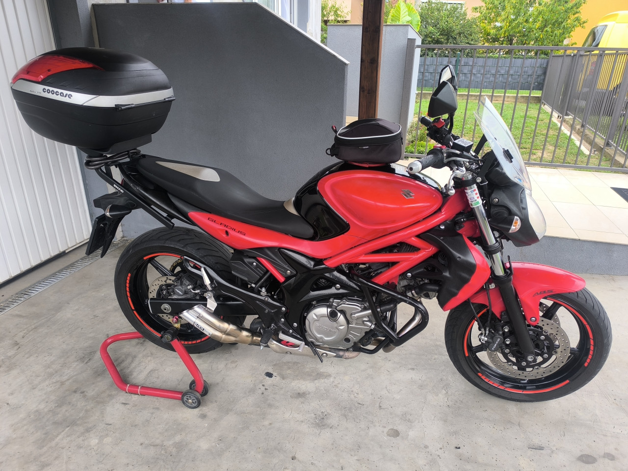 Suzuki SFV 650 A “Gladius”