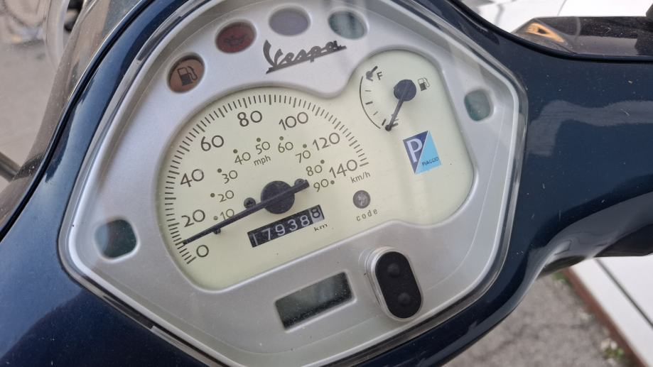 Vespa LX 125, 17.938 km, očuvana, 2008 god.