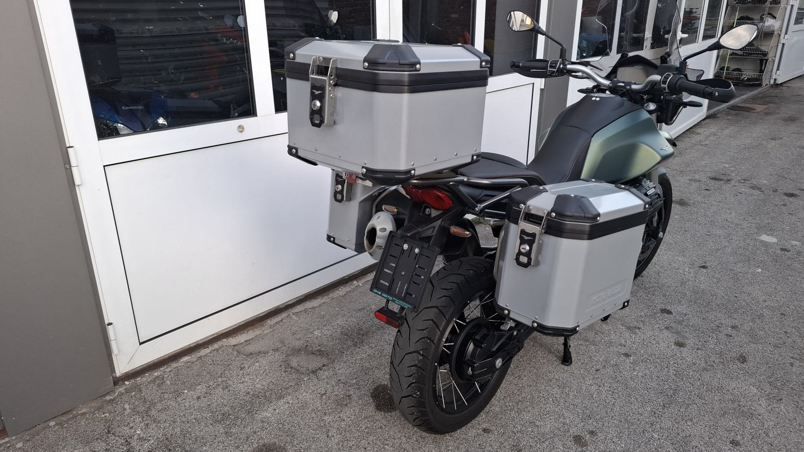 Moto Guzzi V85TT Traveller, 6.740 km – tvorničko jamstvo, 2024 god.