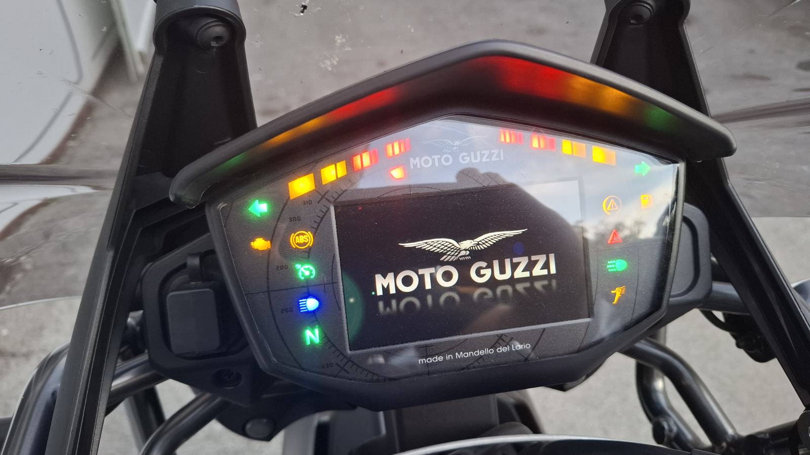 Moto Guzzi V85TT Traveller, 6.740 km – tvorničko jamstvo, 2024 god.