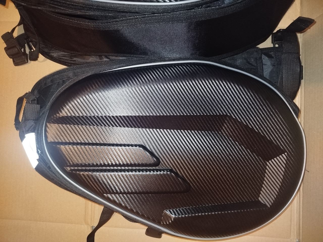 Prodajem bočne torbe za cestovni motocikl