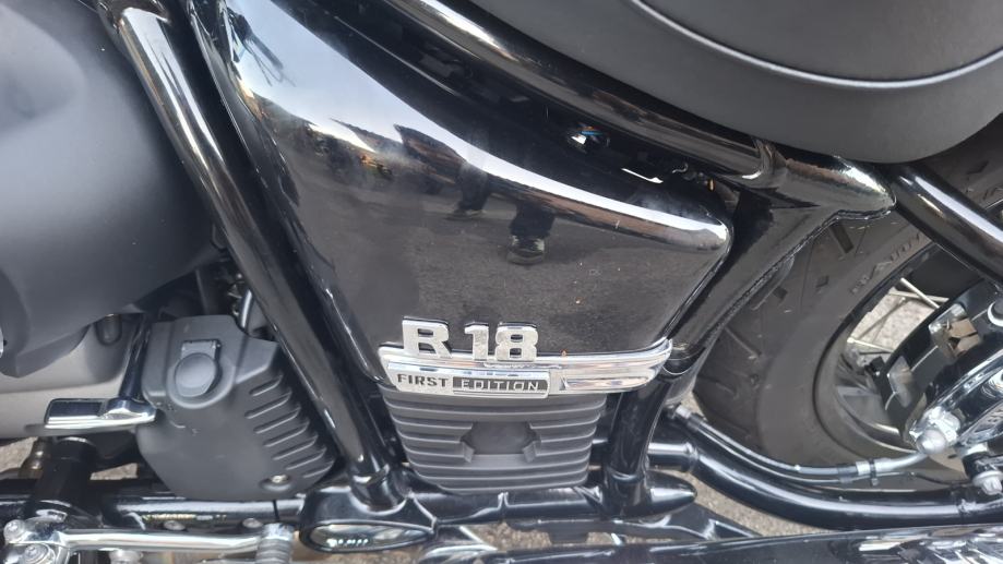 BMW R18 First Edition, 15.108 km, puno opreme, garancija, 2020 god.