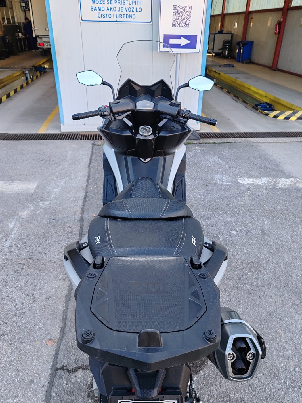 KYMCO AK550, 2017., kao nov, srebrni mat metalik, odličan