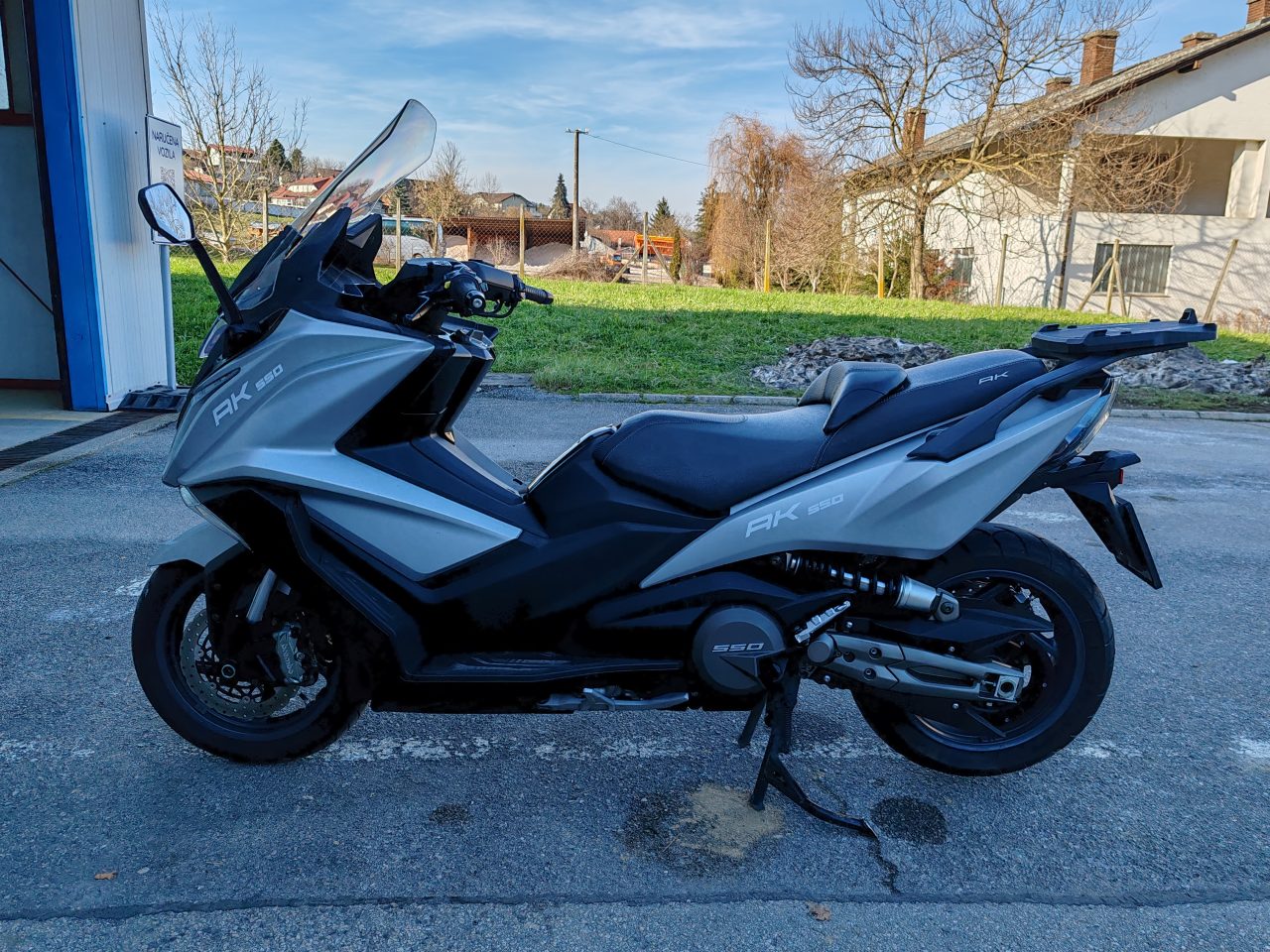 KYMCO AK550, 2017., kao nov, srebrni mat metalik, odličan