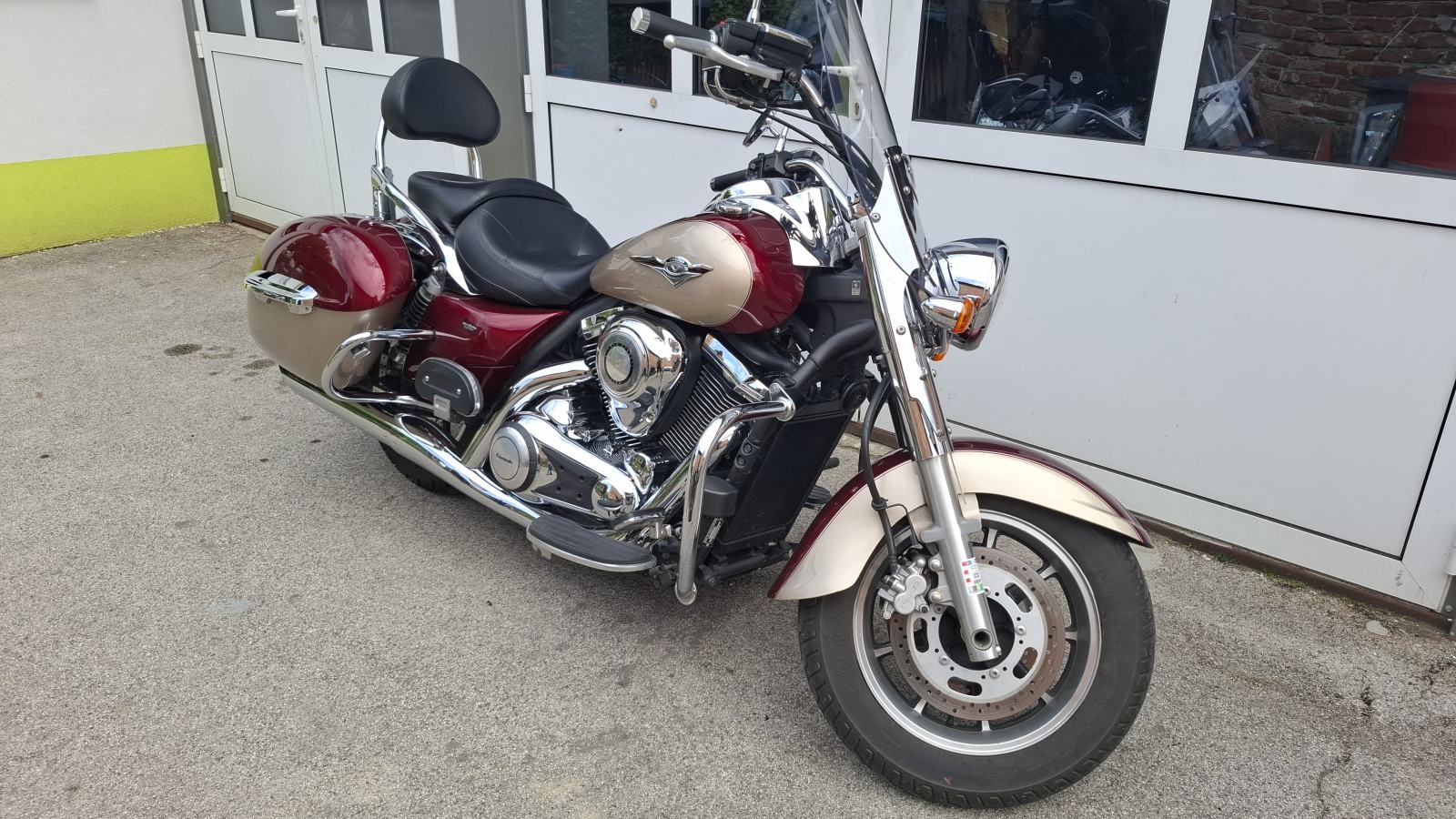 Kawasaki VN 1700 Classic Tourer, 8.673 km, kao nov, 2009 godište