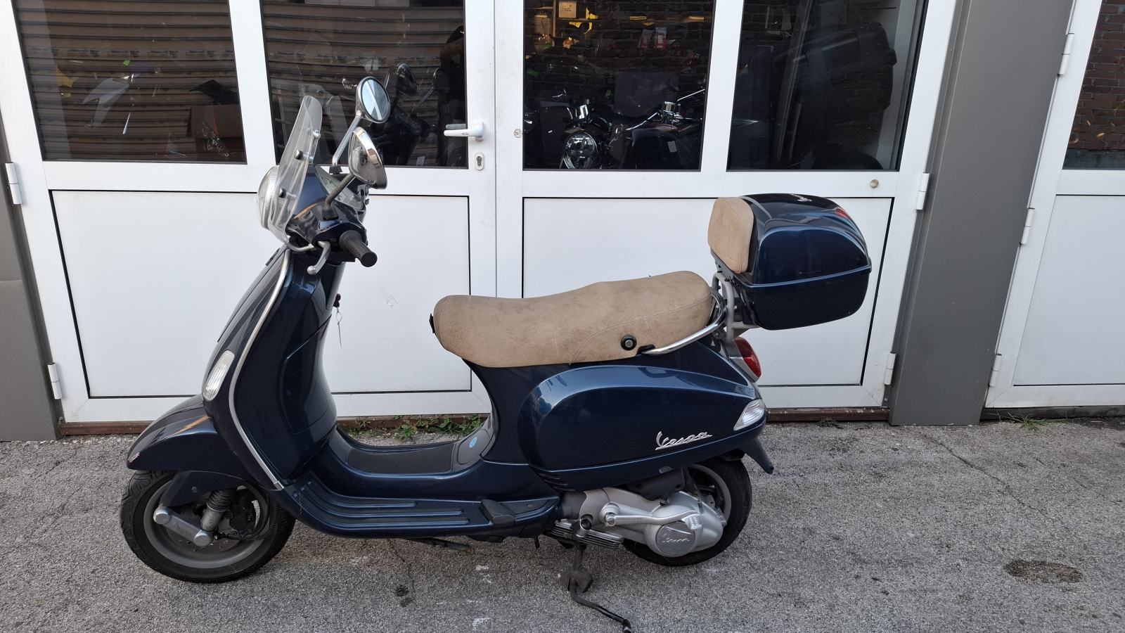 Vespa LX 125, očuvana, 2008 god.