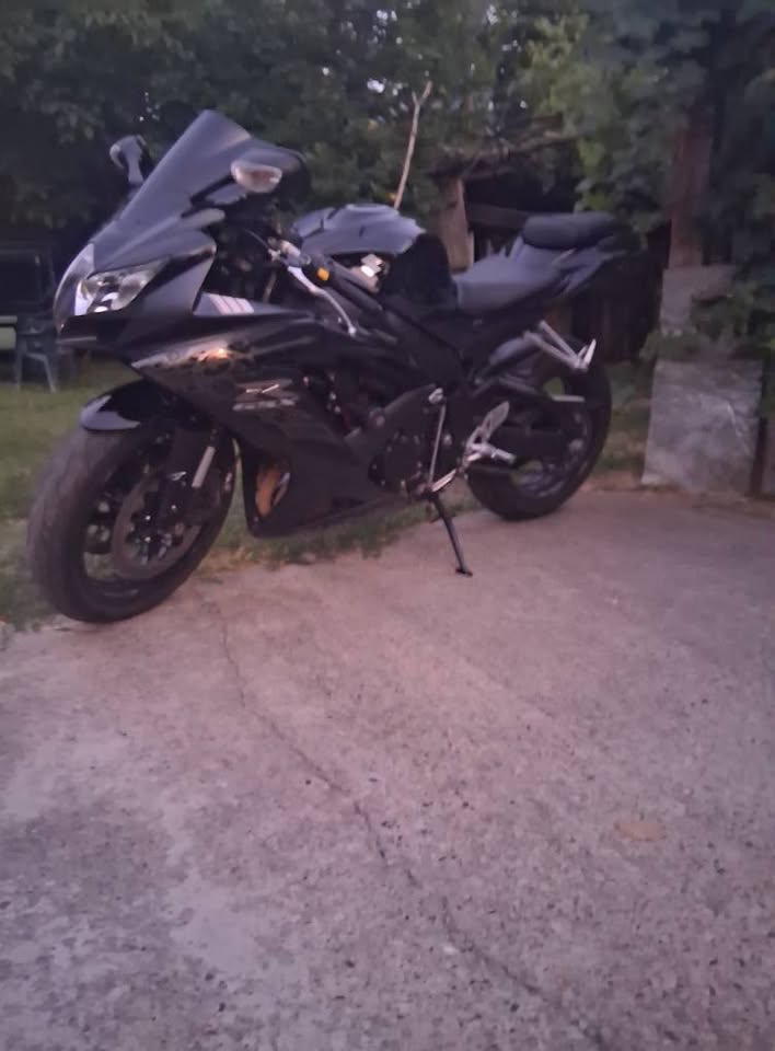 Suzuki GSXR 750 k8