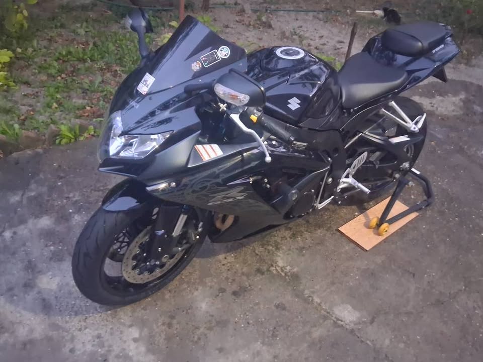 Suzuki GSXR 750 k8