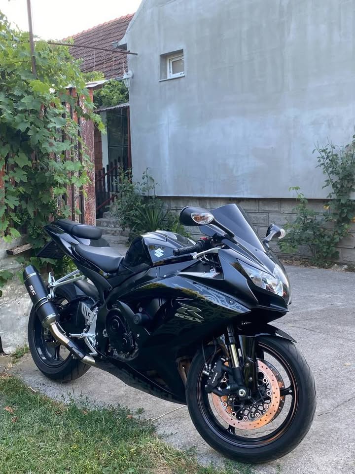 Suzuki GSXR 750 k8