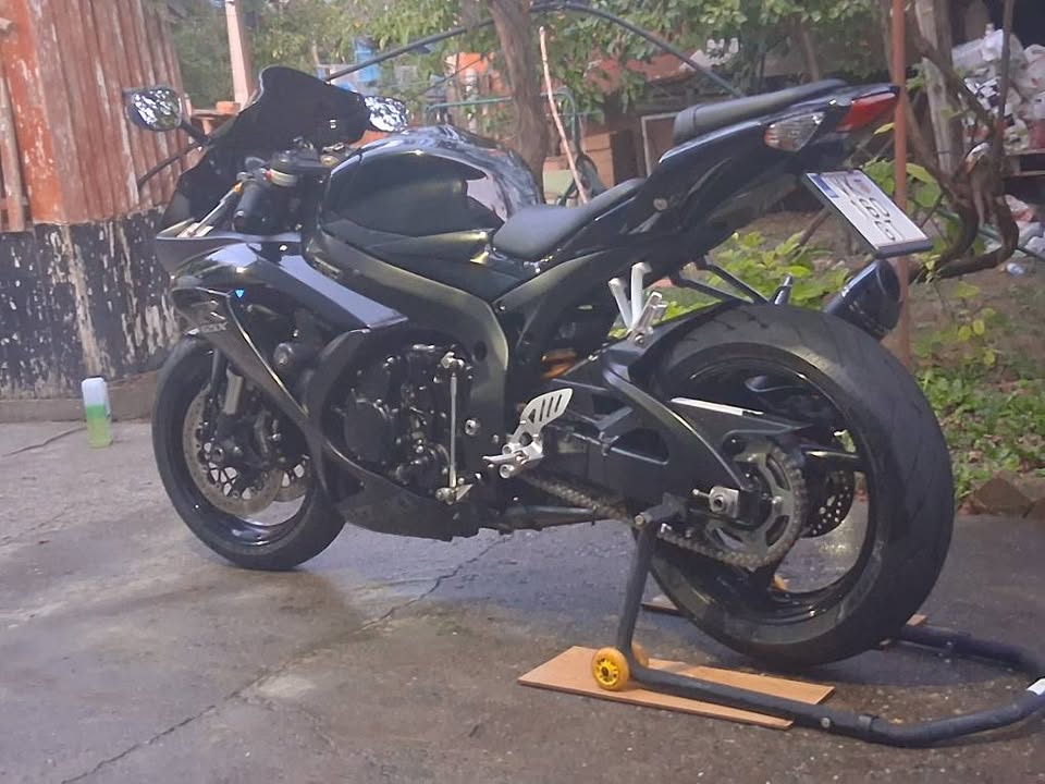 Suzuki GSXR 750 k8
