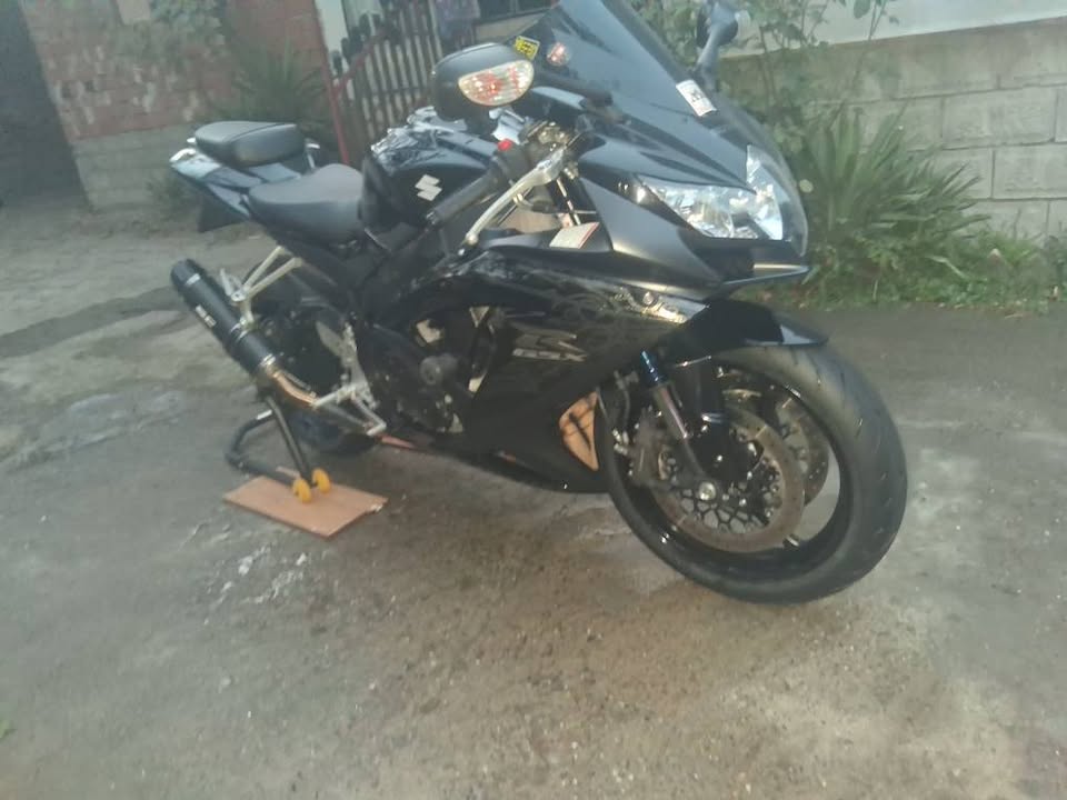 Suzuki GSXR 750 k8