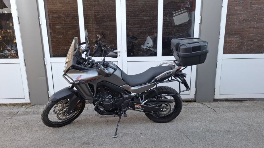 Honda Transalp 750, 7.073 km, puno opreme, 2024 god.