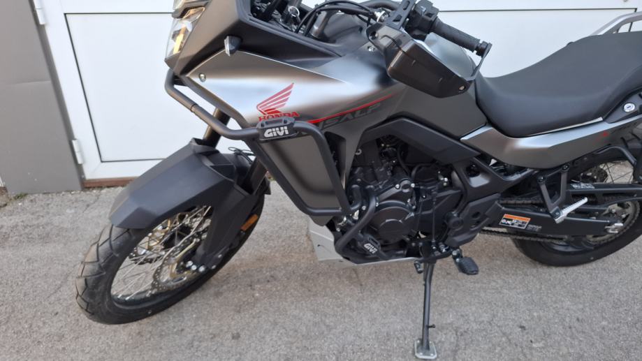 Honda Transalp 750, 7.073 km, puno opreme, 2024 god.