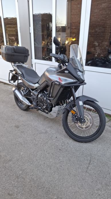 Honda Transalp 750, 7.073 km, puno opreme, 2024 god.