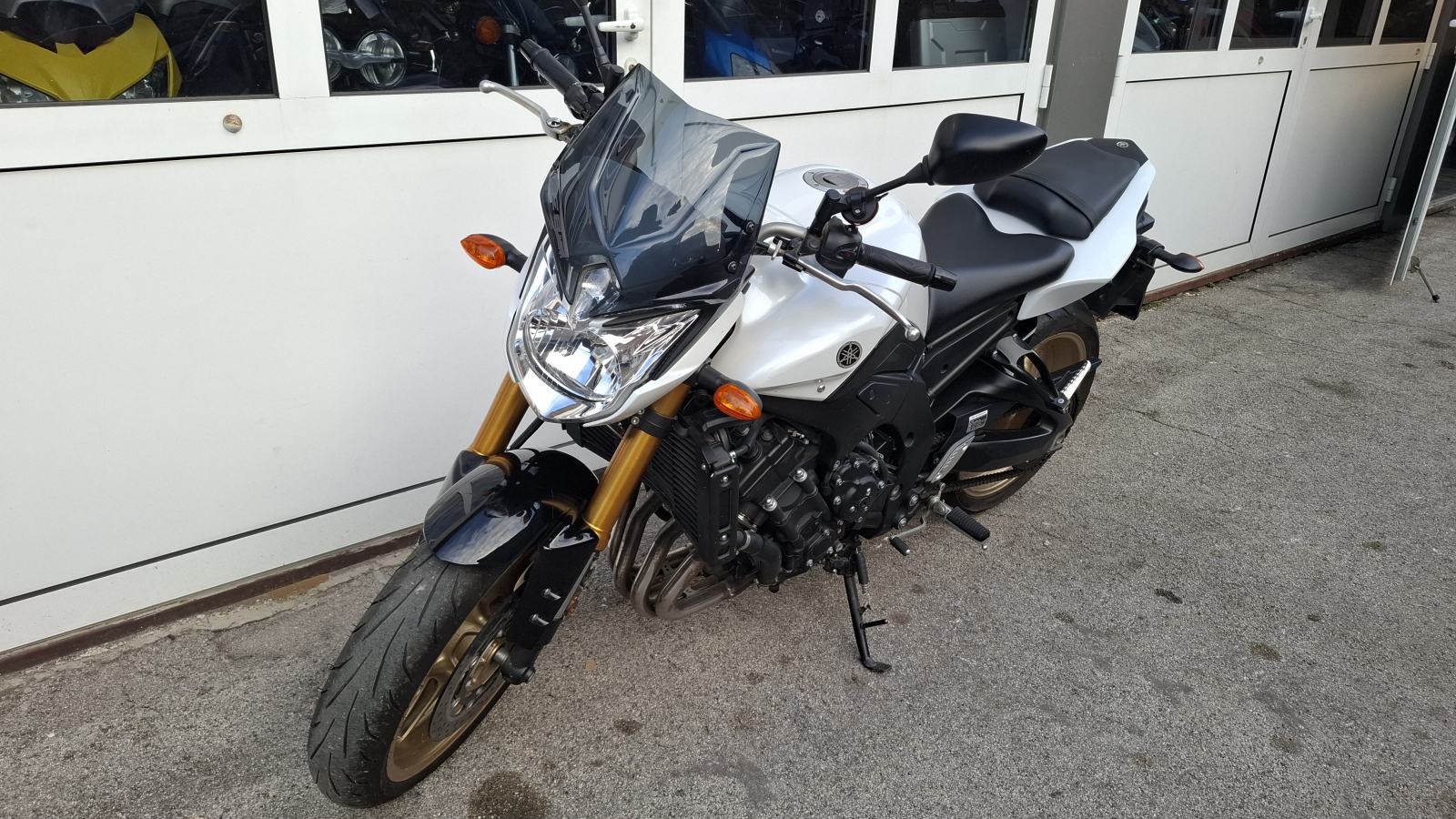 Yamaha FZ8 Naked, 13.122 km, odlično stanje, nove gume, 2011 god.