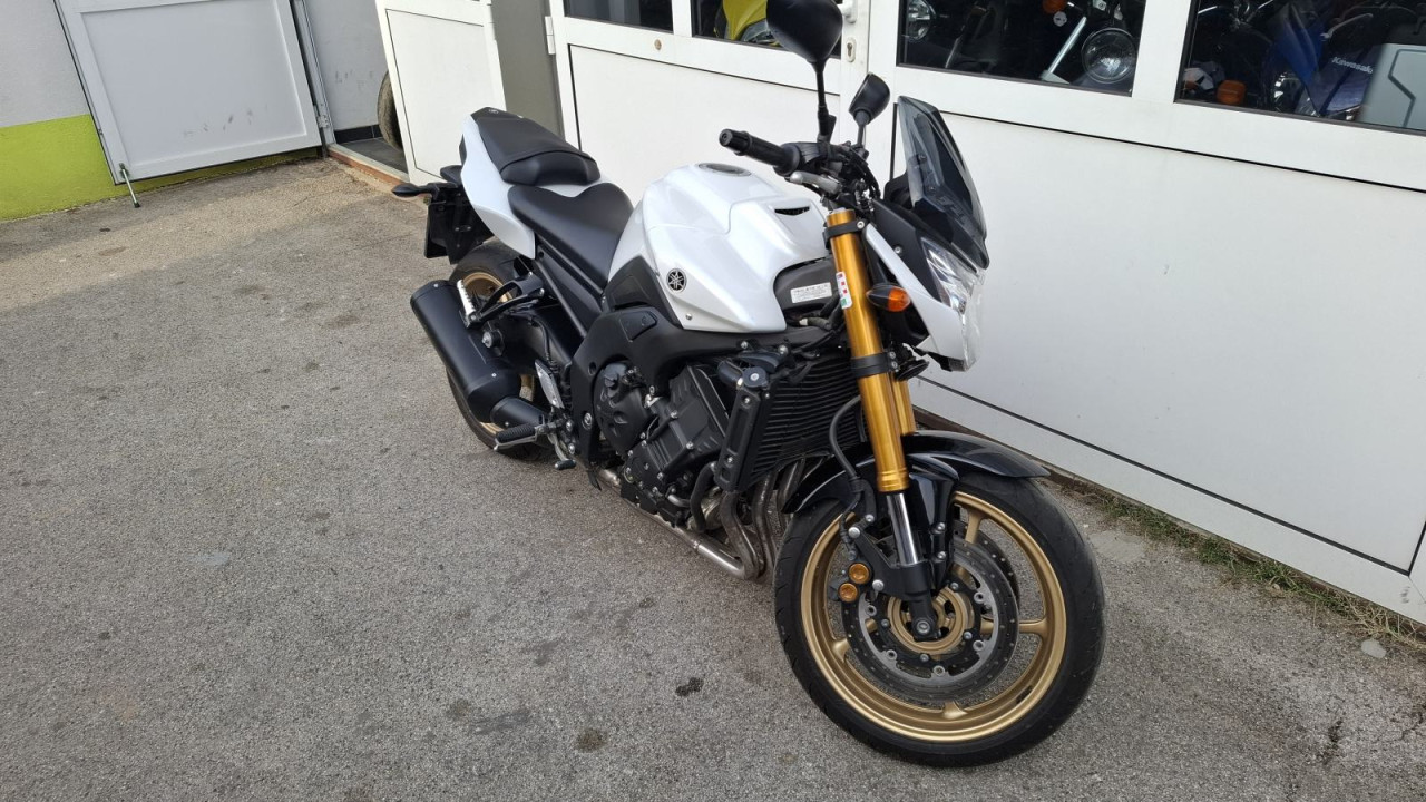 Yamaha FZ8 Naked, 13.122 km, odlično stanje, nove gume, 2011 god.