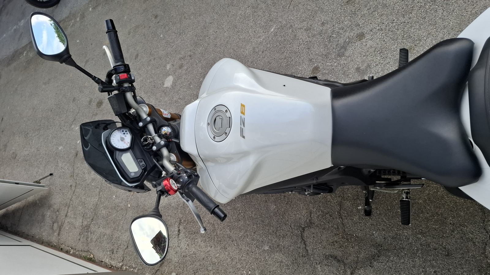 Yamaha FZ8 Naked, 13.122 km, odlično stanje, nove gume, 2011 god.