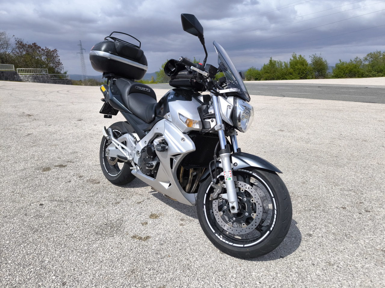 Suzuki GSR 600, hitno