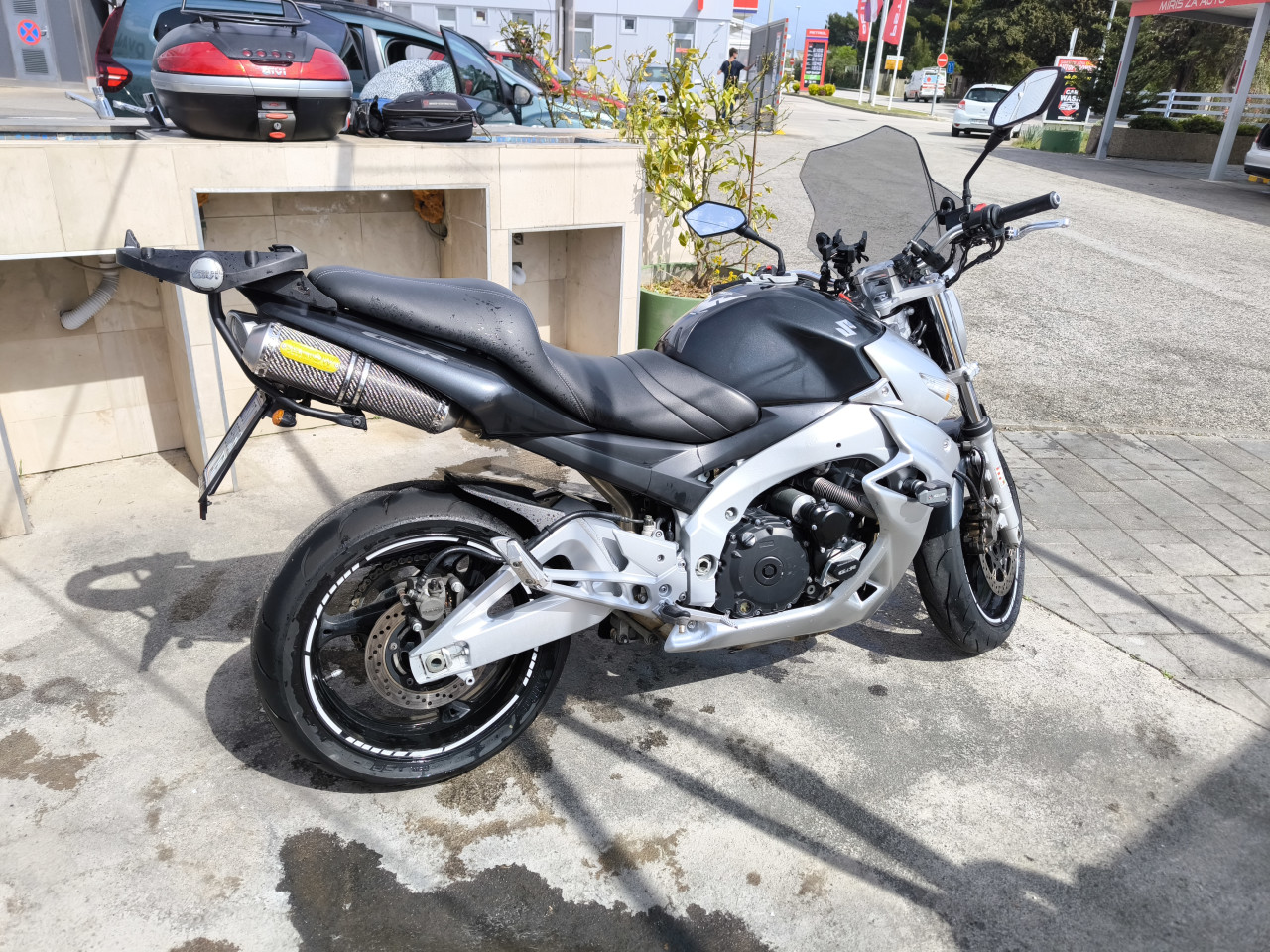 Suzuki GSR 600, hitno