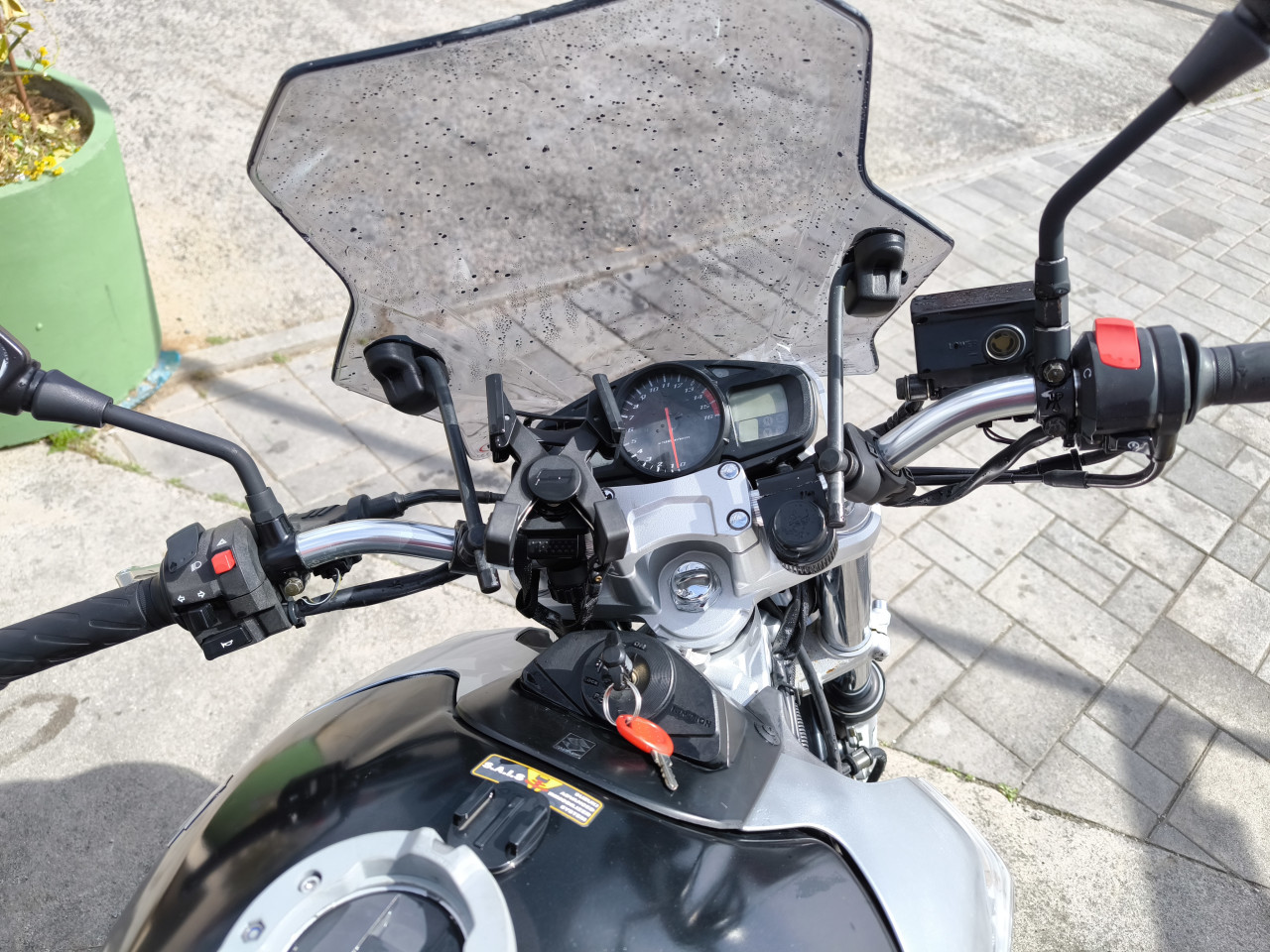 Suzuki GSR 600, hitno