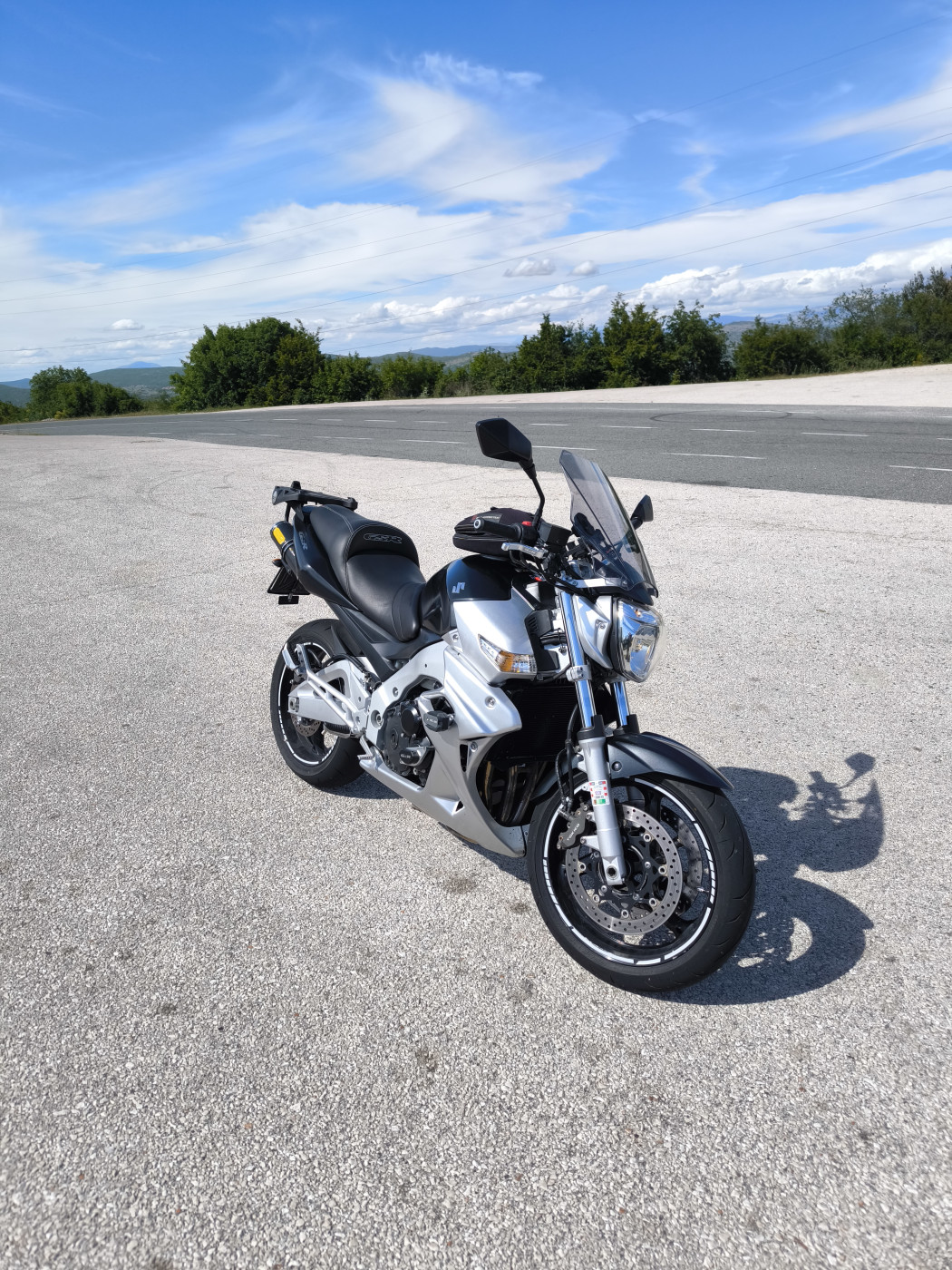 Suzuki GSR 600, hitno