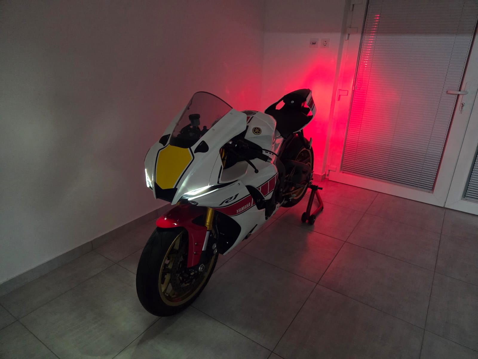 Yamaha YZF R1