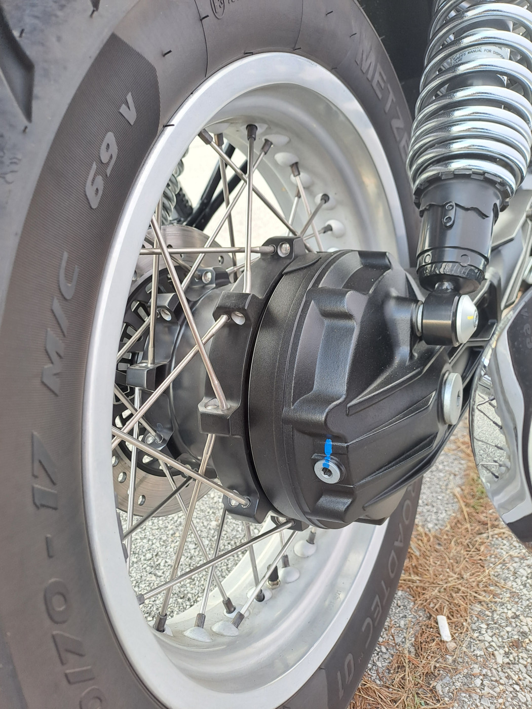 Moto Guzzi V7 Special 853 cm3 ABS, 2022 god.