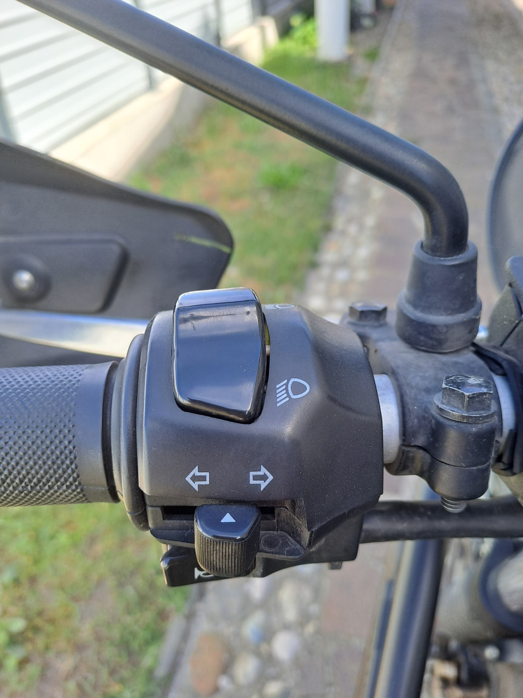 Royal Enfield Himalayan 411 2022. god., REG. 04/2027.