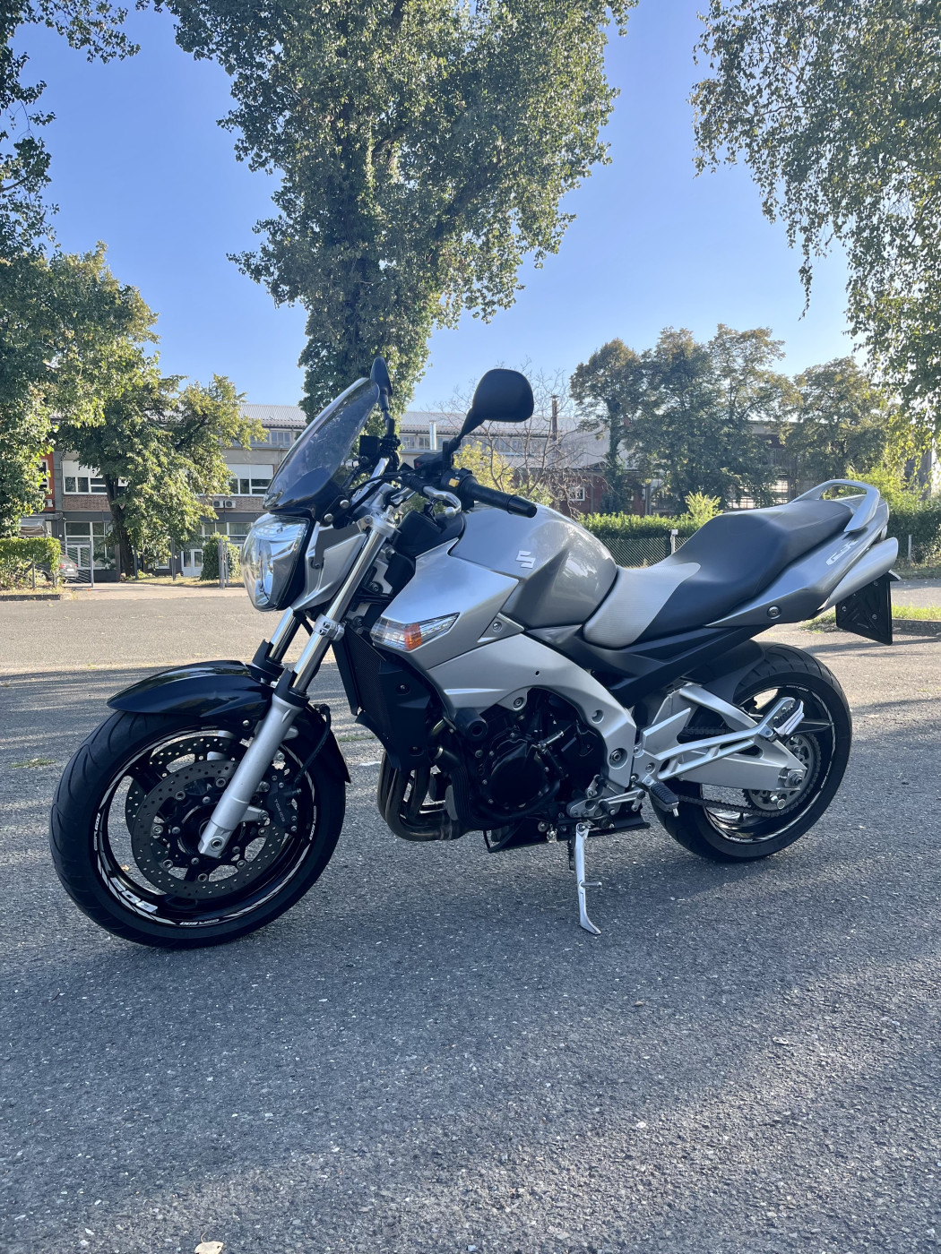 Suzuki GSR 600